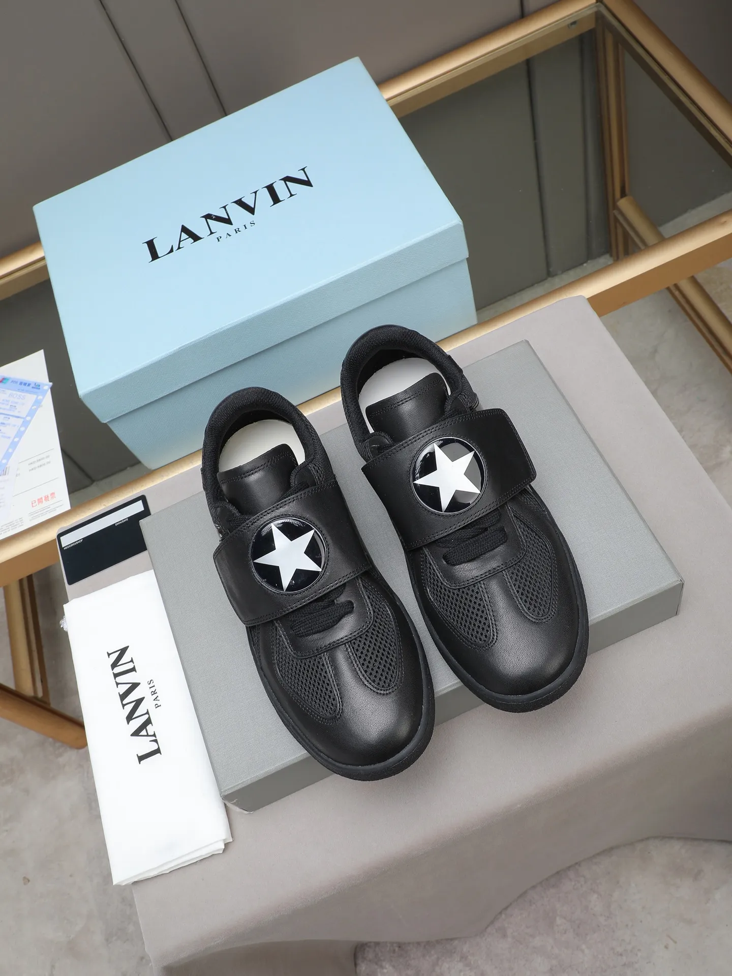 Men's shoes 💰600 [LANVIN] The latest fashionable item! High quality CLAY series‼ ️ The latest trendy products of the season 🌈Many bloggers have planted grass and purchased the original open-mold customization. The upper and outsole are sewn with mark threads without edge sealing. Multiple material splicing combination design. Very versatile for fashionable and casual wear. Comfortable on the feet. Self-recommended. Upper cowhide + cow suede + breathable mesh lining. Foot-padding cowhide. Exclusive original open-mold clear logo rubber outsole ⚠️38-44 (customized for 45)